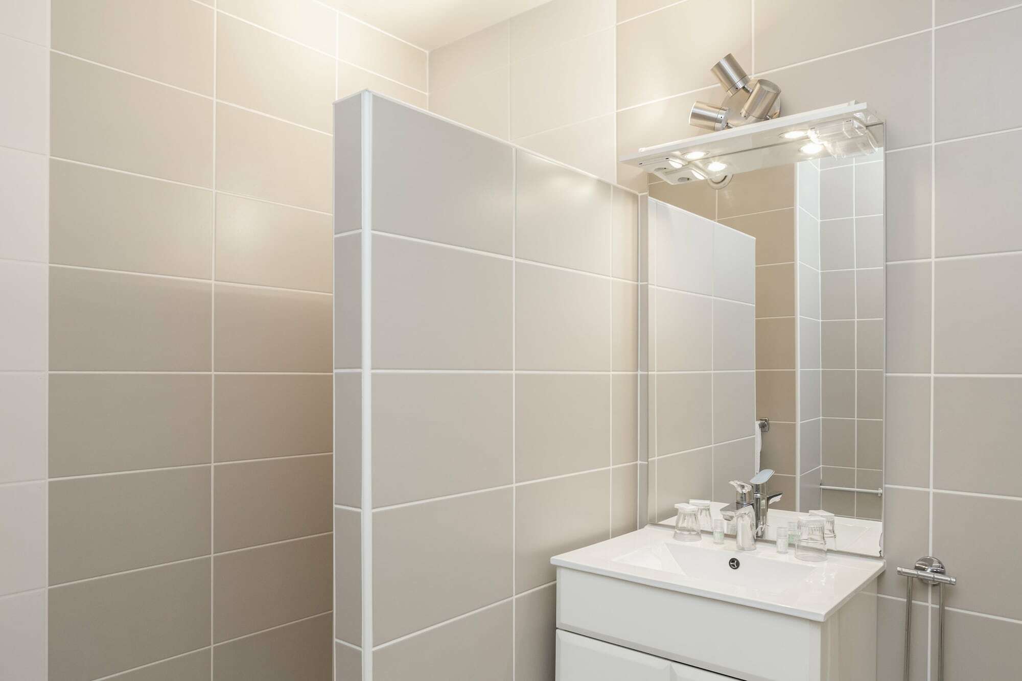 Kyriad Direct Grenoble Extérieur photo